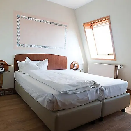 Hotell Am Blauen Wunder 3*