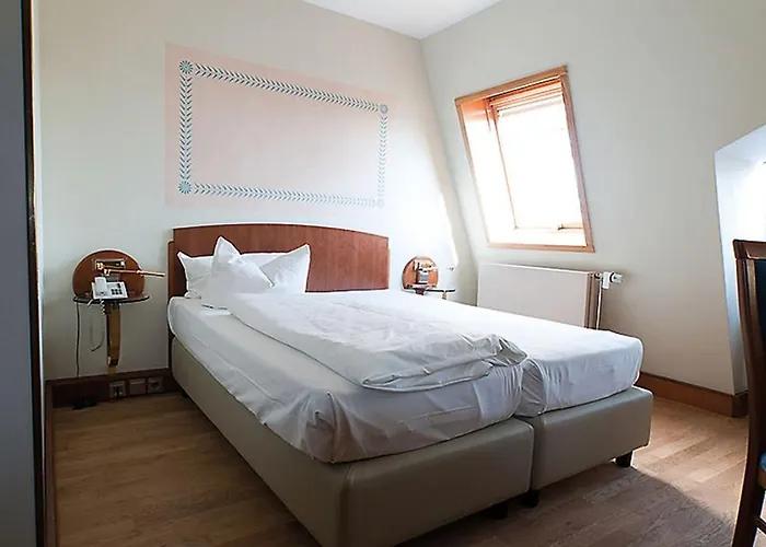 Hotel Am Blauen Wunder 3*